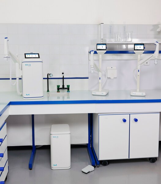 MilliQ® EQ 7000 ultrapure water system with systemmounted dispenser